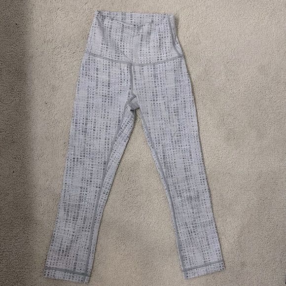 LULULEMON cropped 25” legging! - Picture 1 of 4